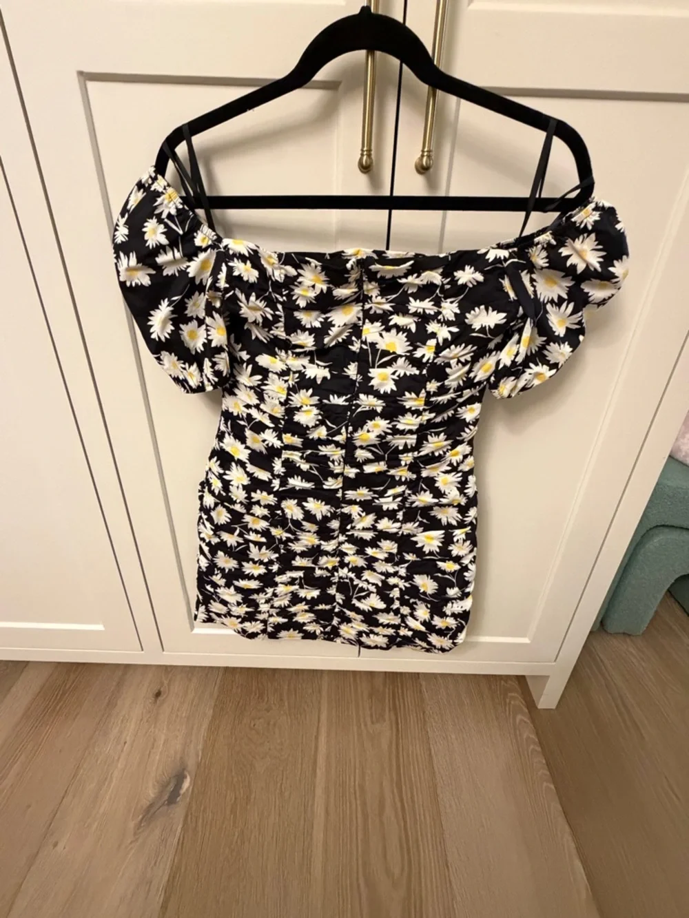 Superdown Off-Shoulder Black Daisy Print Mini Dress - Picture 4 of 7